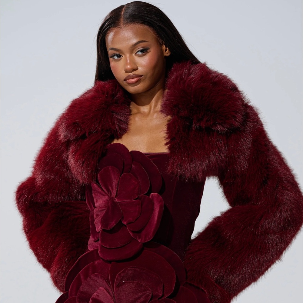 AKIRA Crop Faux Fur Burgundy Jacket